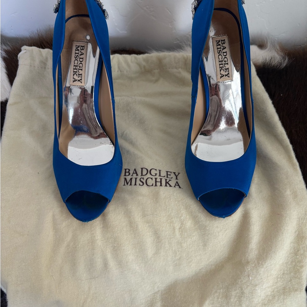 Badgley Mischka Women's Blue Peep Toe Heels